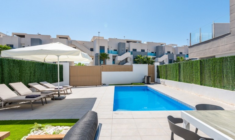 Venta - Villa -
Guardamar del Segura - El Raso