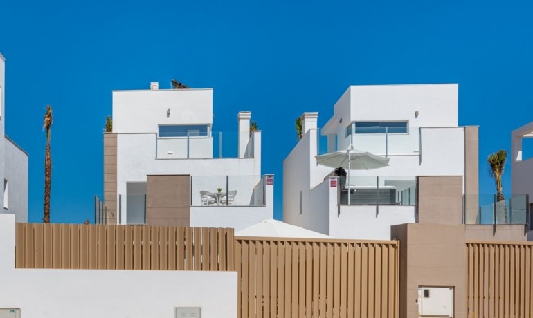 Venta - Villa -
Guardamar del Segura - El Raso