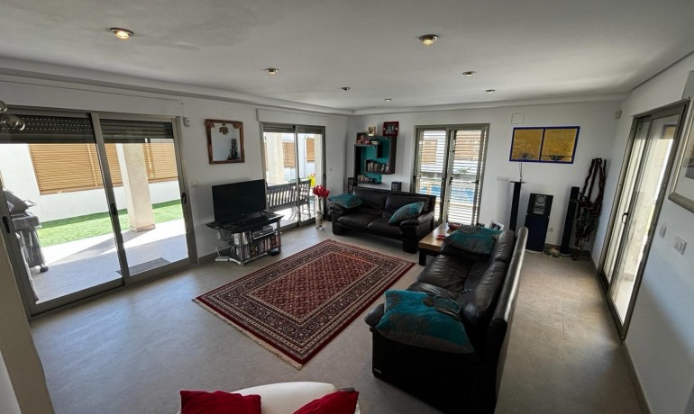 Sale - Villa -
Cox - Cox - Country