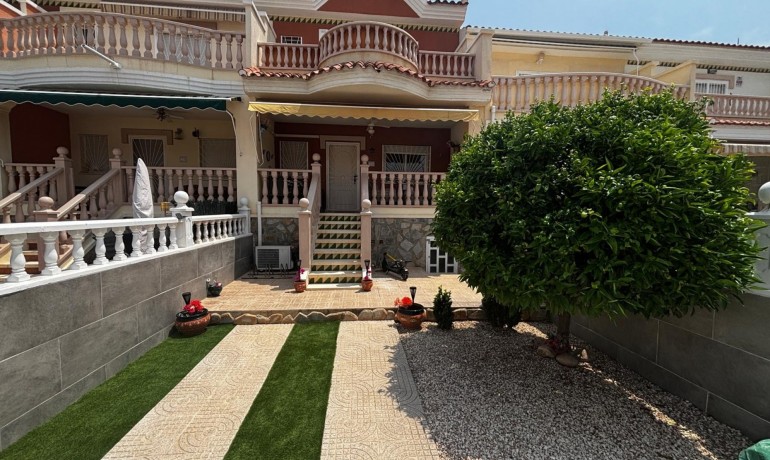 Sale - House -
Ciudad Quesada - Doña Pepa