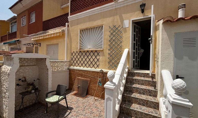 Sale - House -
Ciudad Quesada - Doña Pepa