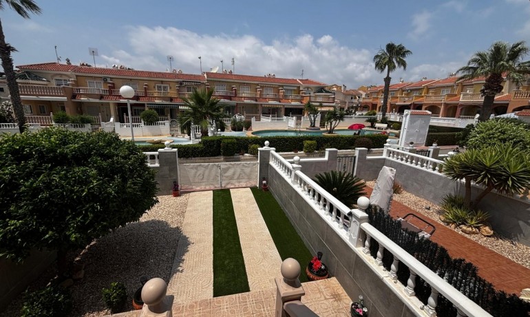 Sale - House -
Ciudad Quesada - Doña Pepa