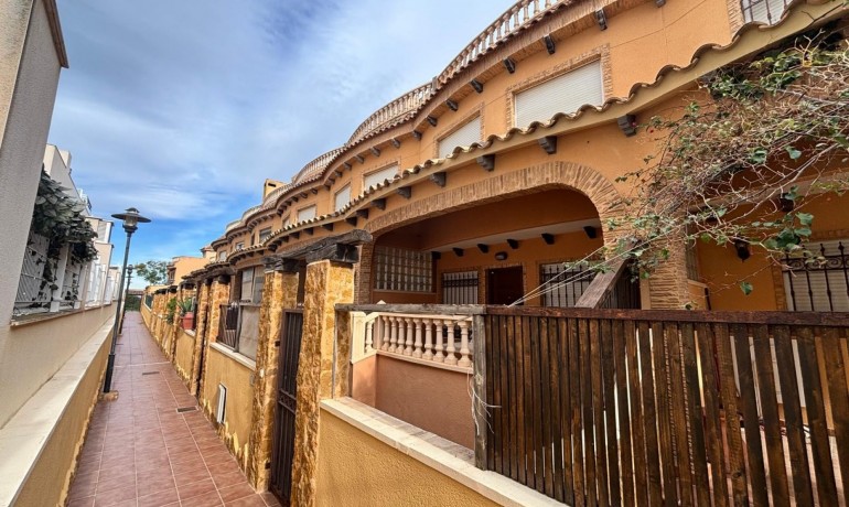 Sale - House -
Guardamar del Segura - El Eden