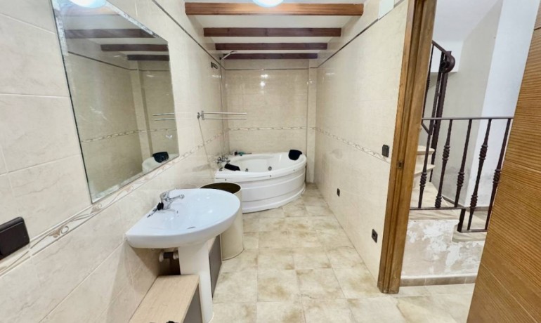 Sale - House -
Guardamar del Segura - El Eden