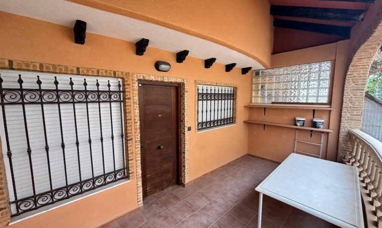 Sale - House -
Guardamar del Segura - El Eden