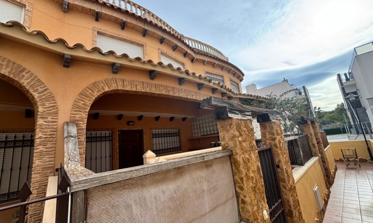Sale - House -
Guardamar del Segura - El Eden