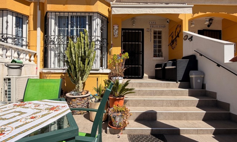 Sale - House -
Guardamar del Segura - El Raso