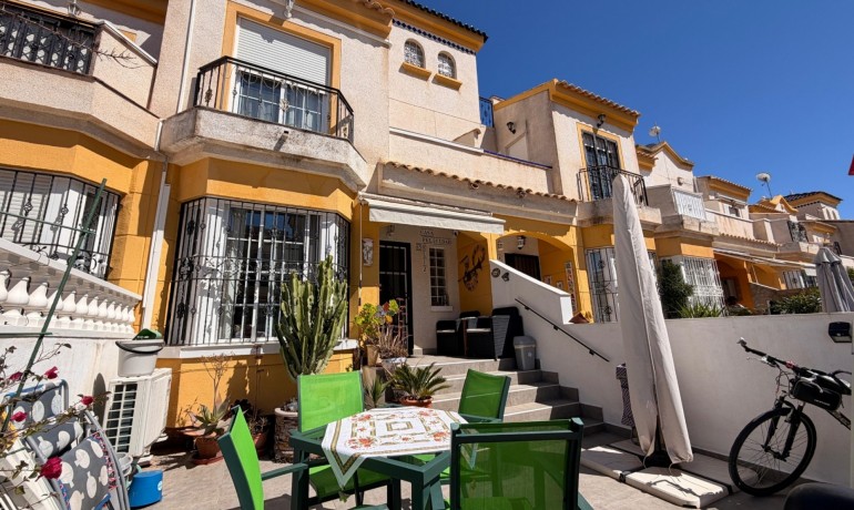 Sale - House -
Guardamar del Segura - El Raso