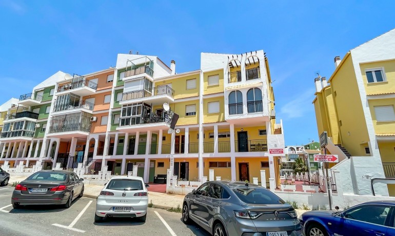 Sale - Apartment / Flat -
Torrevieja - Mar Azul
