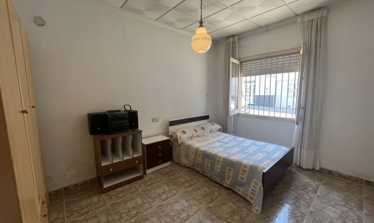 Venta - Casa -
Algorfa