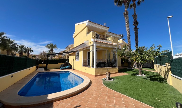 Herverkoop - Villa -
Orihuela Costa - Los Dolses