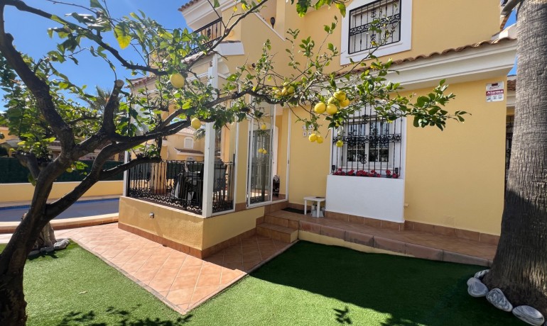 Herverkoop - Villa -
Orihuela Costa - Los Dolses