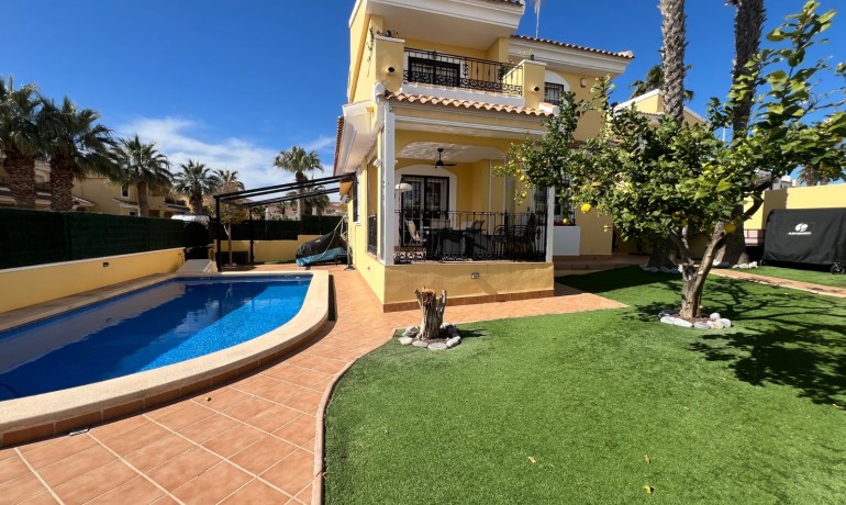 Herverkoop - Villa -
Orihuela Costa - Los Dolses