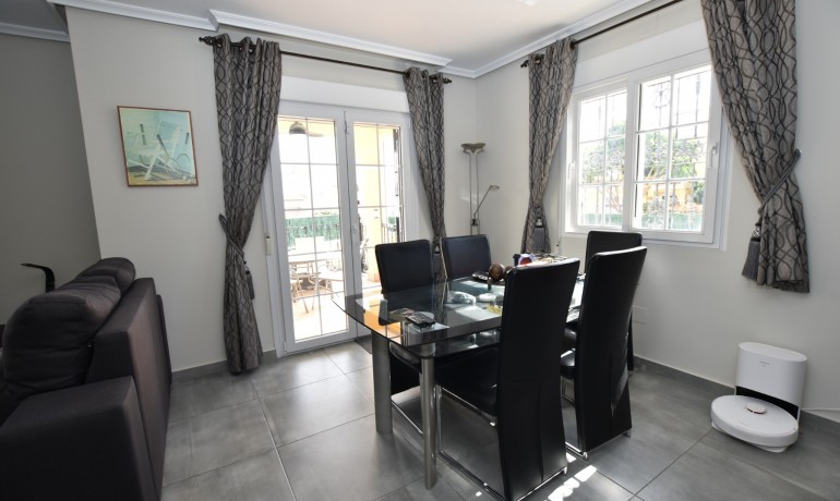 Herverkoop - Villa -
Orihuela Costa - Los Dolses