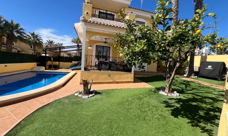 Herverkoop - Villa -
Orihuela Costa - Los Dolses