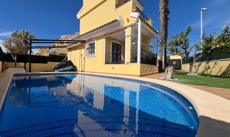 Herverkoop - Villa -
Orihuela Costa - Los Dolses