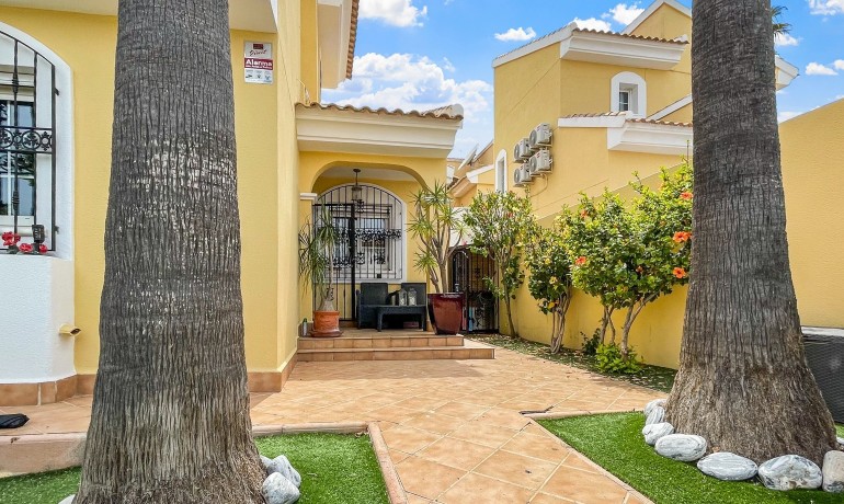 Venta - Villa -
Orihuela Costa - Los Dolses