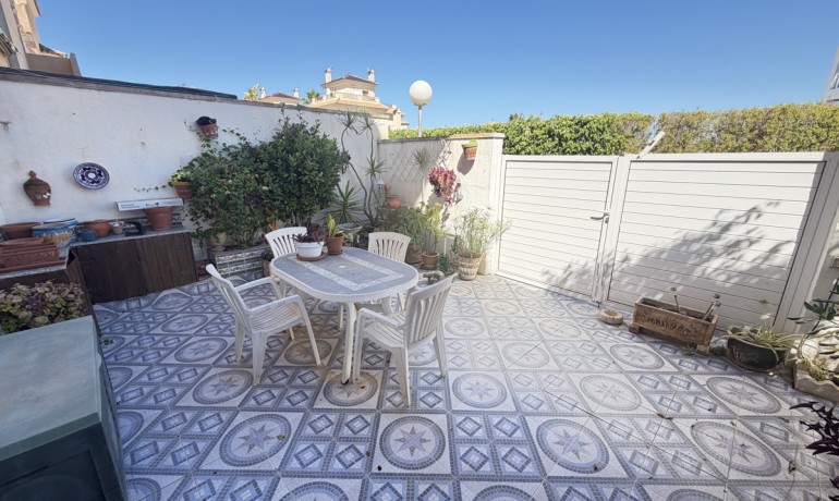 Revente - Appartement / Flat -
La Zenia