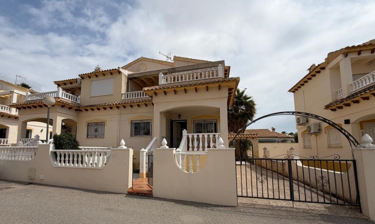 Revente - Villa -
Playa Flamenca - Orihuela Costa