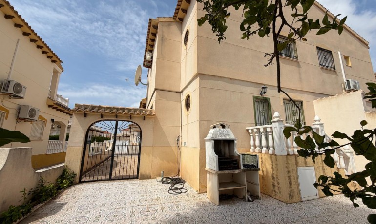 Revente - Villa -
Playa Flamenca - Orihuela Costa