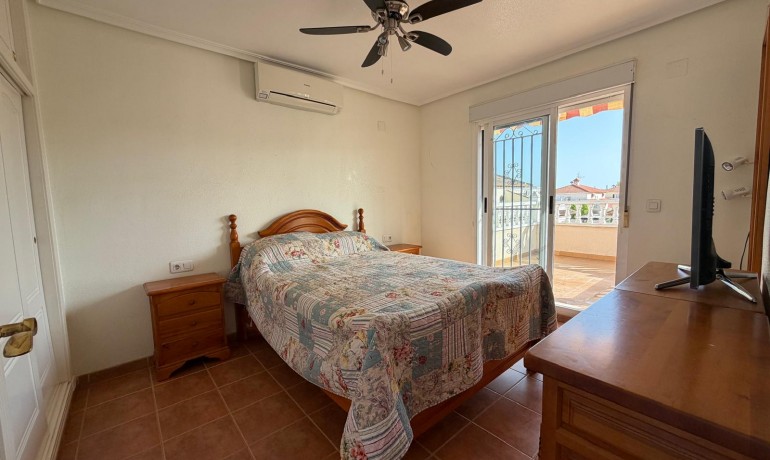 Revente - Villa -
Playa Flamenca - Orihuela Costa