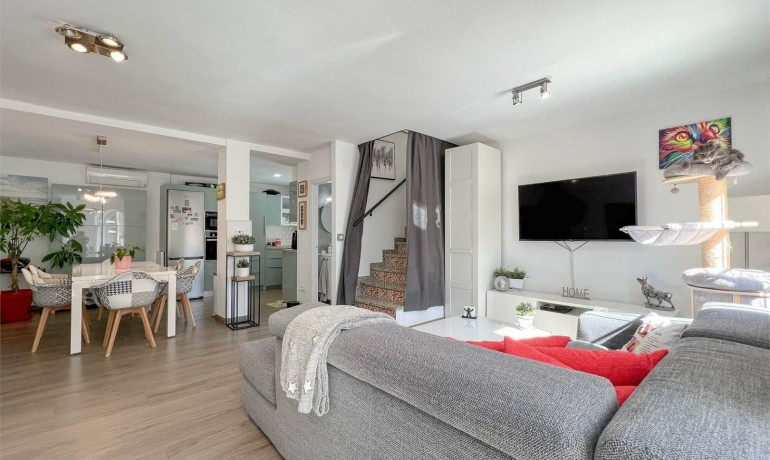 Revente - Maison -
Orihuela Costa* - Villamartin