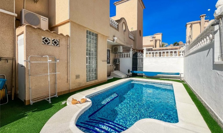 Revente - Maison -
Orihuela Costa* - Villamartin