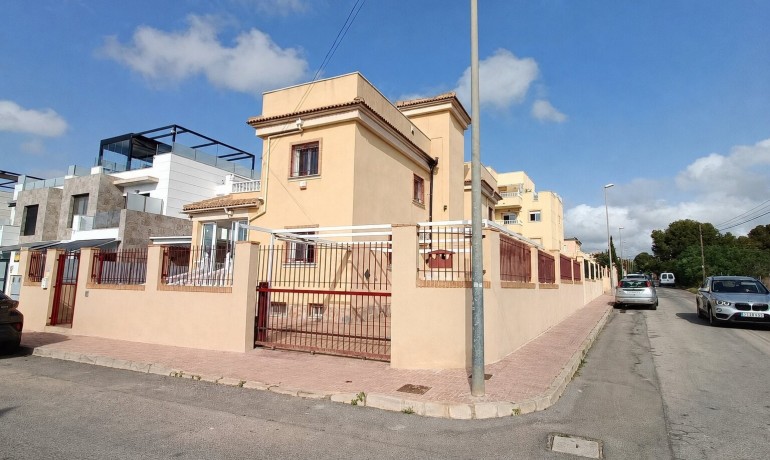 Revente - Villa -
Orihuela Costa - Lomas de Don Juan