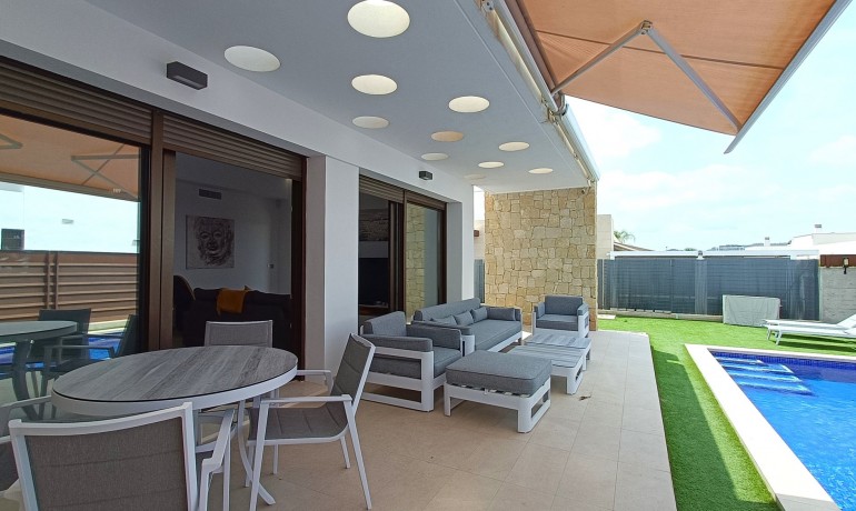 Revente - Villa -
Los Montesinos - Entre Naranjos / Vistabella Golf