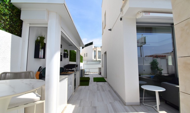 Revente - Villa -
Orihuela Costa - Lomas de Cabo Roig
