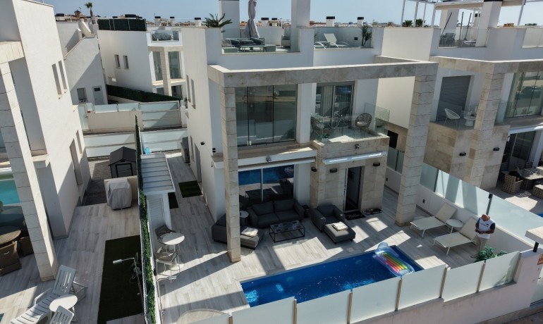 Revente - Villa -
Orihuela Costa - Lomas de Cabo Roig