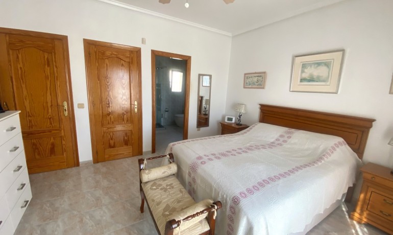 Revente - Villa -
Cuidad Quesada* - Central Quesada