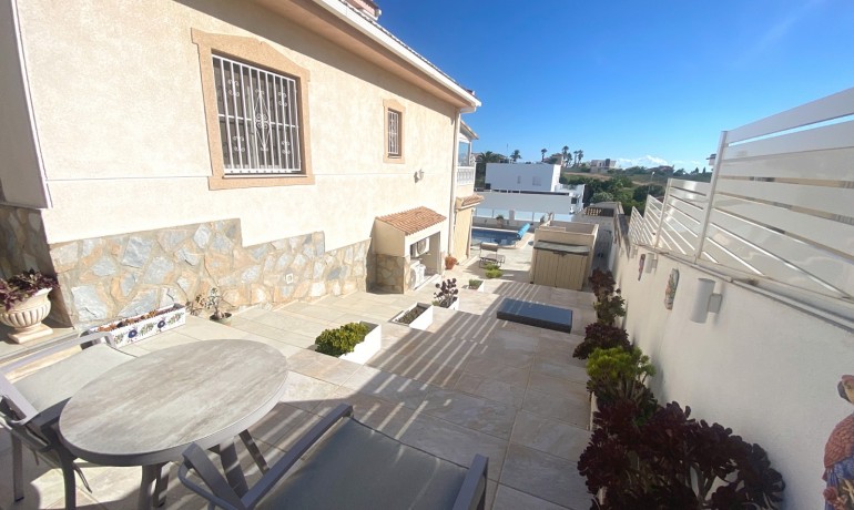 Revente - Villa -
Cuidad Quesada* - Central Quesada