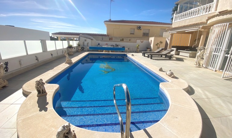Revente - Villa -
Cuidad Quesada* - Central Quesada