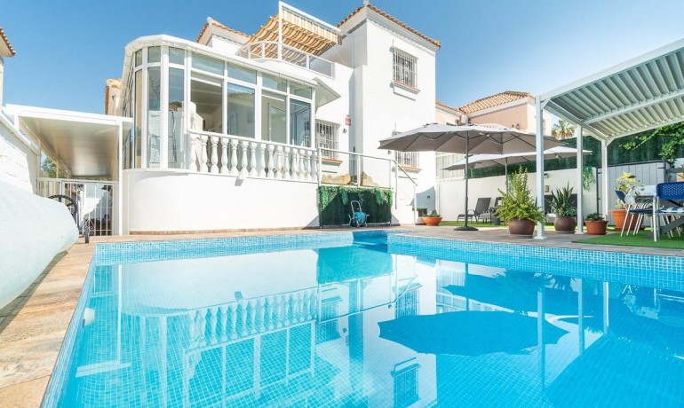Venta - Casa -
San Miguel de Salinas - Las filipinas
