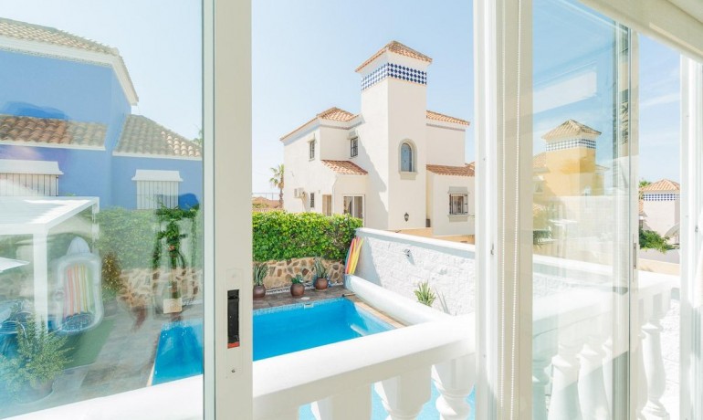 Venta - Casa -
San Miguel de Salinas - Las filipinas