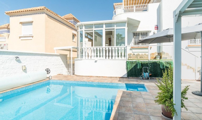 Venta - Casa -
San Miguel de Salinas - Las filipinas
