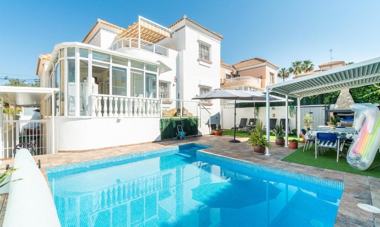 Venta - Casa -
San Miguel de Salinas - Las filipinas