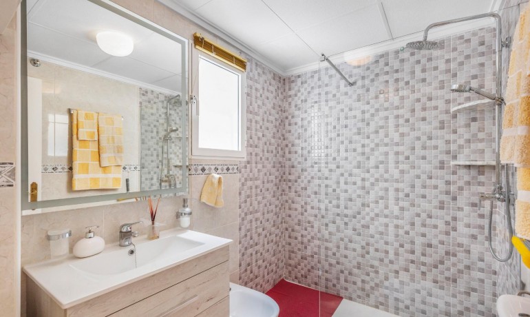 Herverkoop - Appartement / Flat -
Torrevieja* - Estacion de autobuses