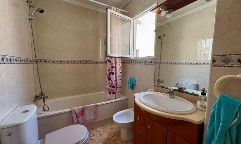 Herverkoop - Appartement / Flat -
Torrevieja* - Estacion de autobuses