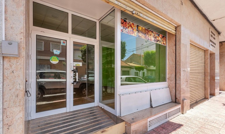 Herverkoop - Reclame -
Torrevieja* - Centro