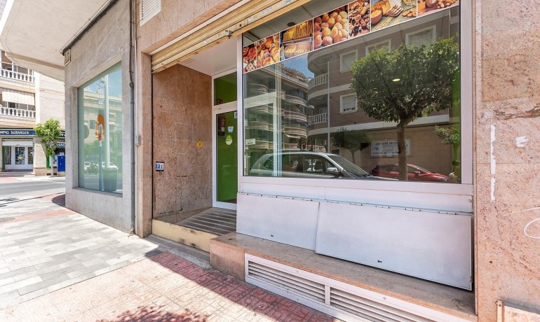 Herverkoop - Reclame -
Torrevieja* - Centro