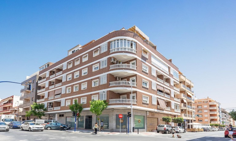 Herverkoop - Reclame -
Torrevieja* - Centro