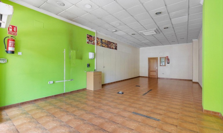 Herverkoop - Reclame -
Torrevieja* - Centro