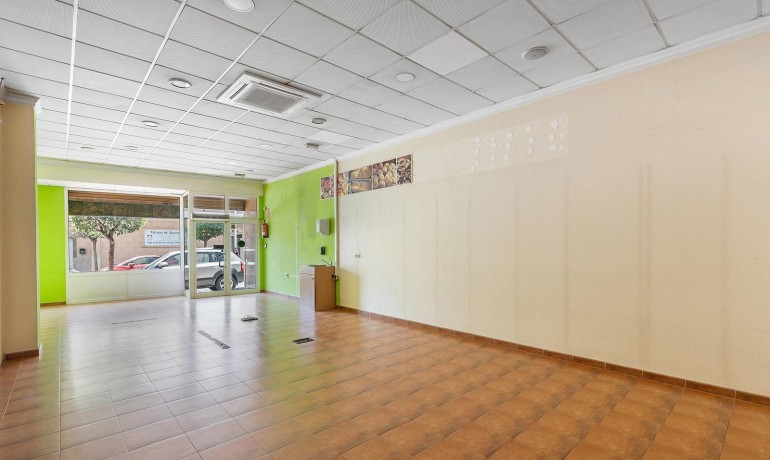 Herverkoop - Reclame -
Torrevieja* - Centro