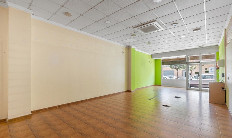 Herverkoop - Reclame -
Torrevieja* - Centro