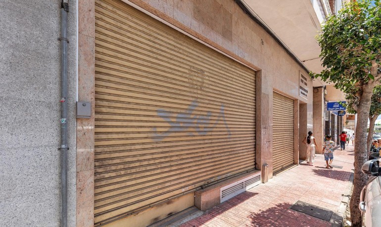 Herverkoop - Reclame -
Torrevieja* - Centro
