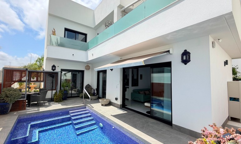 Herverkoop - Villa -
Los Montesinos* - La Herrada