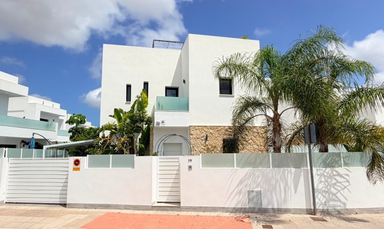 Herverkoop - Villa -
Los Montesinos* - La Herrada