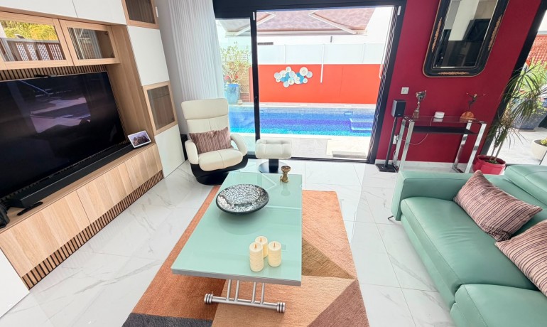 Herverkoop - Villa -
Los Montesinos* - La Herrada
